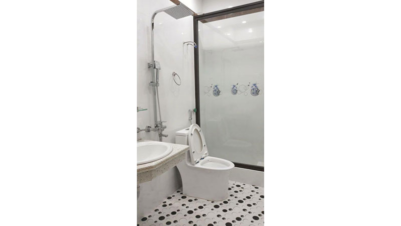 Hình ảnh Bán nhà đường Văn Cao, dt 70m2, 4 tầng, nhà xây khung cột, ô tô vào nhà, giá chỉ 2,65tỷ
