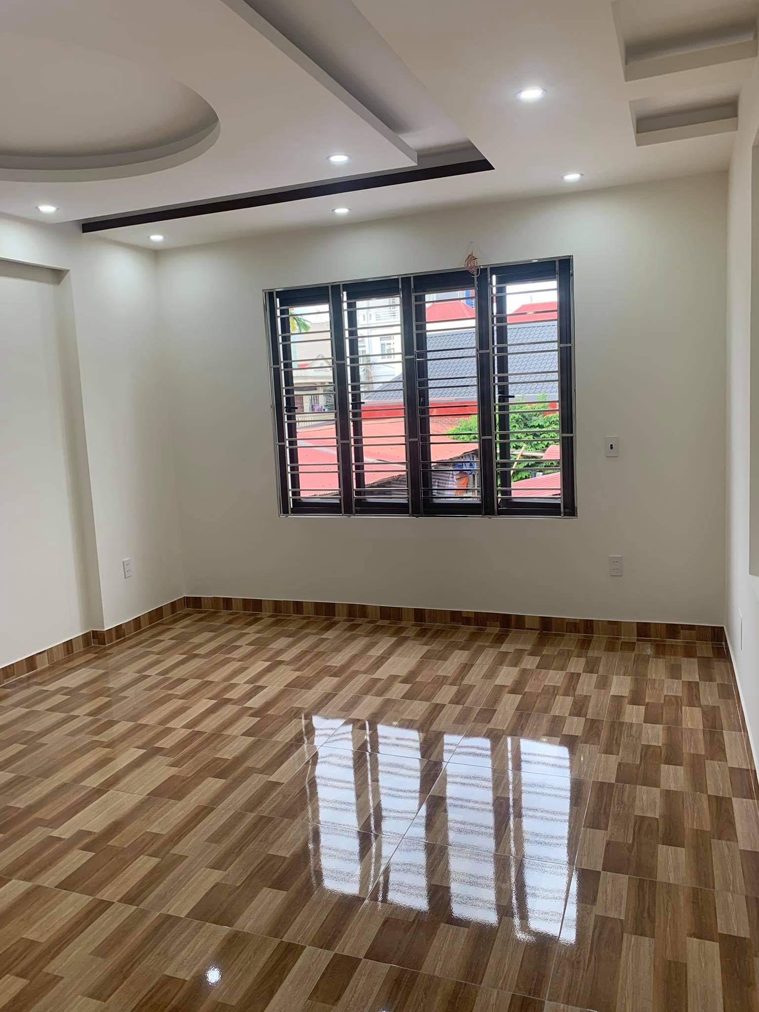 Hình ảnh Bán nhà ngõ văn cao,đường oto đậu cửa .