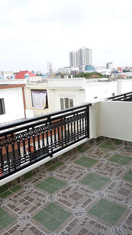 Hình ảnh Nhà đường Khúc Thừa Dụ, nhà cách đường 20m, sân cổng ô tô vào nhà, chỉ 2 tỷ
