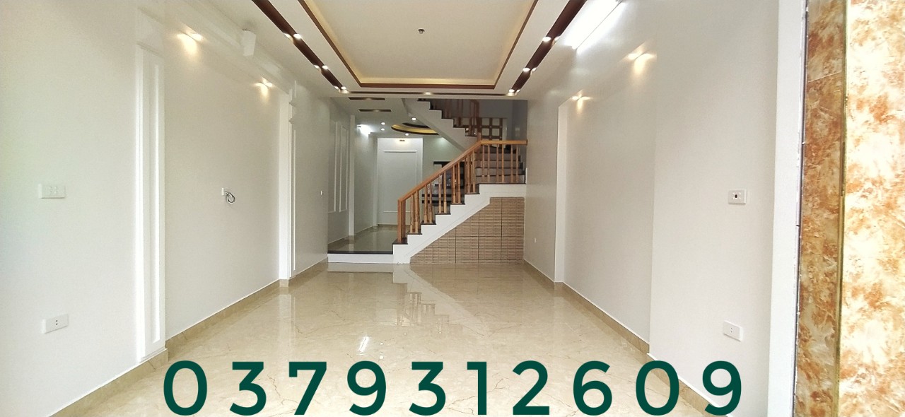 Hình ảnh Nhà đẹp xây mới 4 tầng sân cổng riêng, Ô TÔ VÀO NHÀ hướng Tây Nam