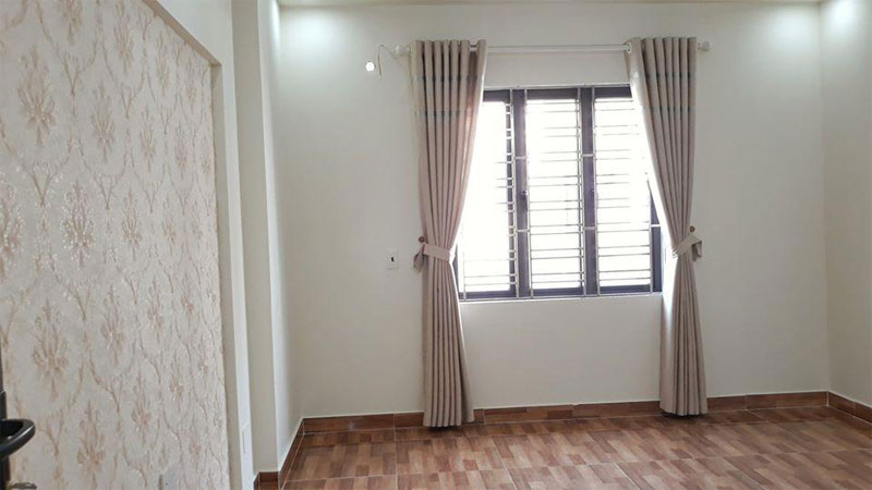 Hình ảnh Bán nhà đường Văn Cao, dt 70m2, 4 tầng, nhà xây khung cột, ô tô vào nhà, giá chỉ 2,65tỷ