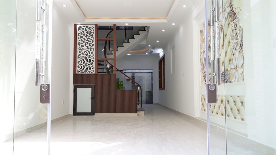 Hình ảnh Nhà đường Khúc Thừa Dụ, nhà cách đường 20m, sân cổng ô tô vào nhà, chỉ 2 tỷ