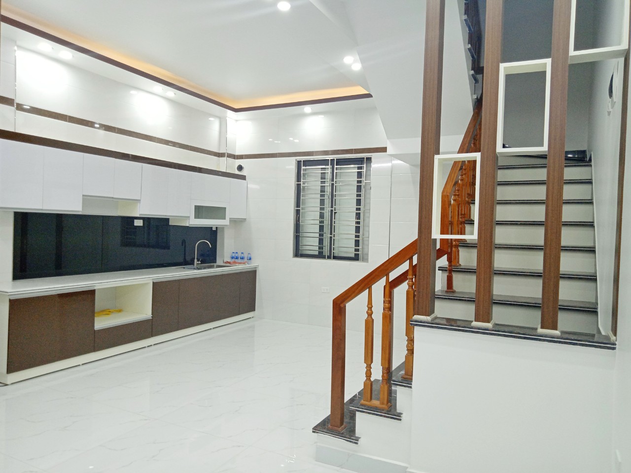 Hình ảnh BÁN NHÀ XÂY 4 TẦNG  XÂY MỚI ĐƯỜNG THIÊN LÔI, NGÕ NÔNG GIÁ CHỈ 1.89 TỶ