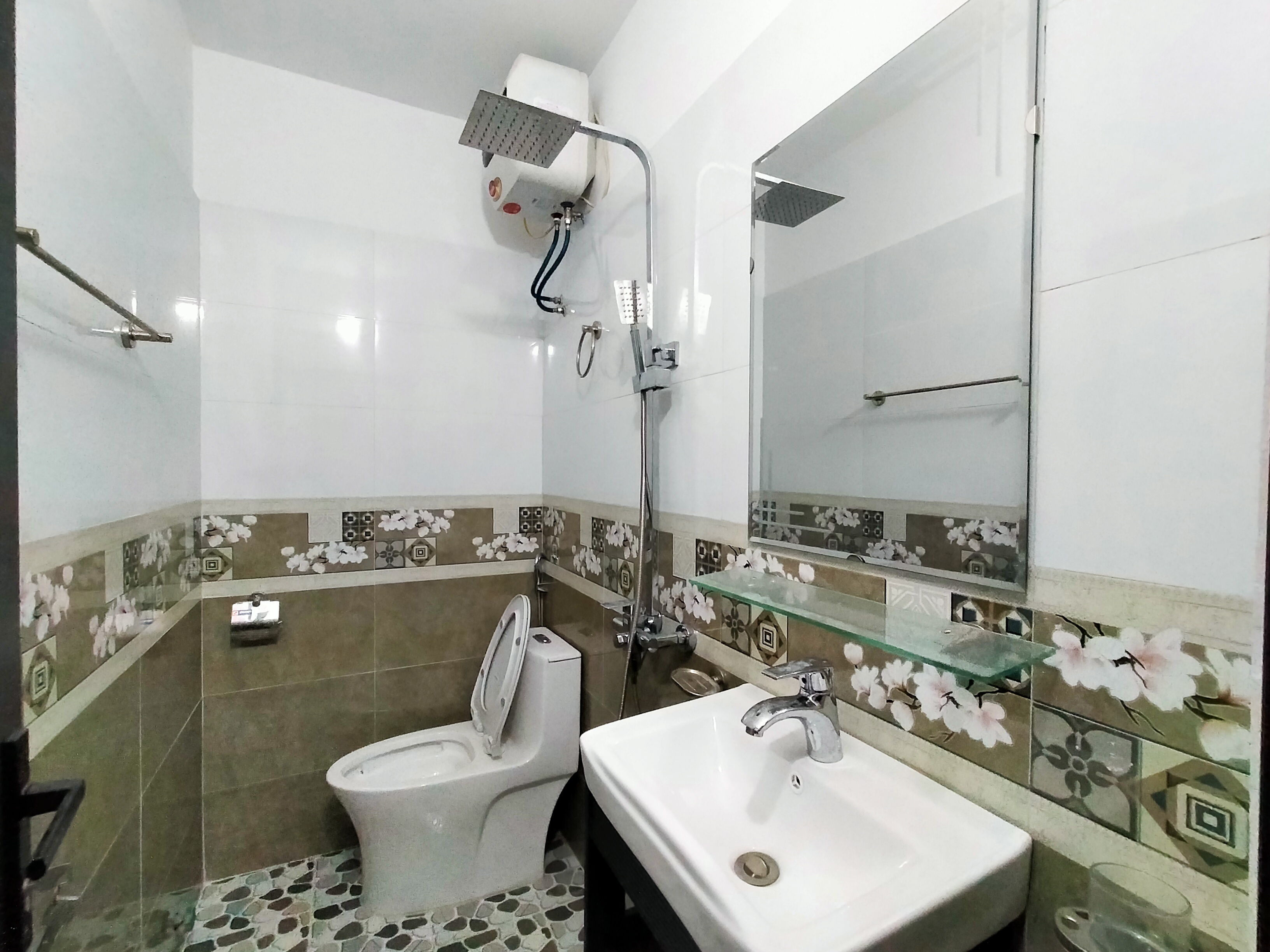 Hình ảnh Nhà đẹp lô góc tại phố Trần Nguyên Hãn gần bến xe Niệm Nghĩa giá chỉ 2,05 tỷ