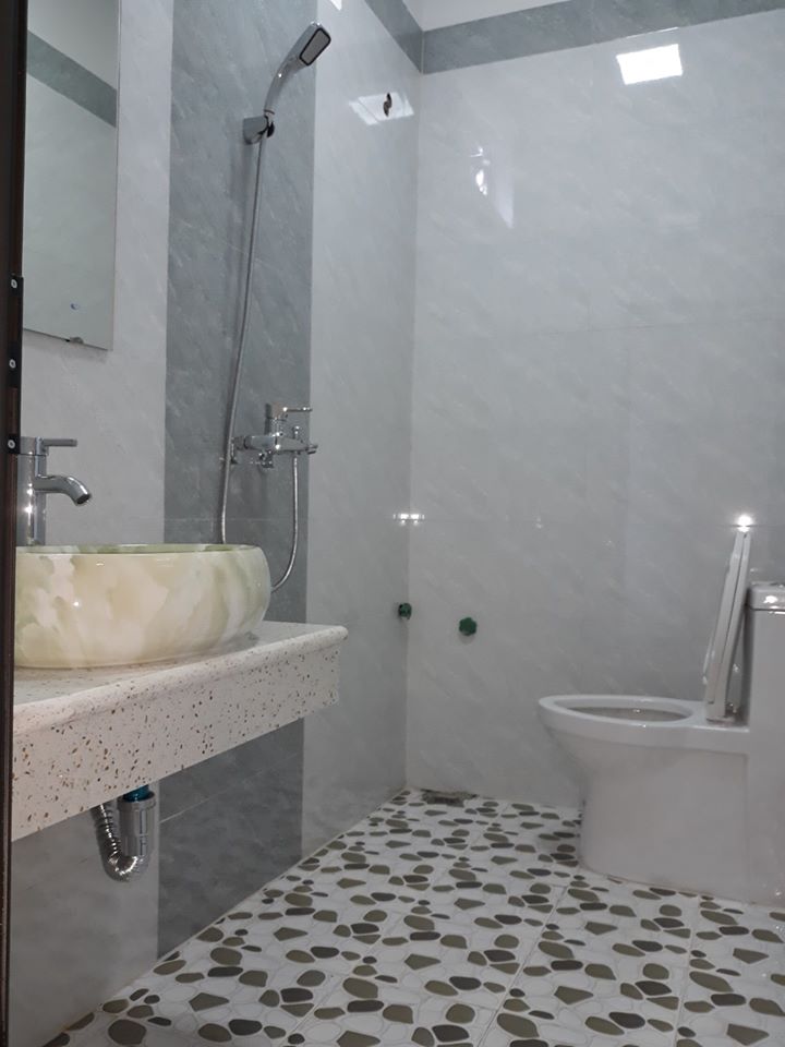 Hình ảnh Nhà đường Khúc Thừa Dụ, nhà cách đường 20m, sân cổng ô tô vào nhà, chỉ 2 tỷ