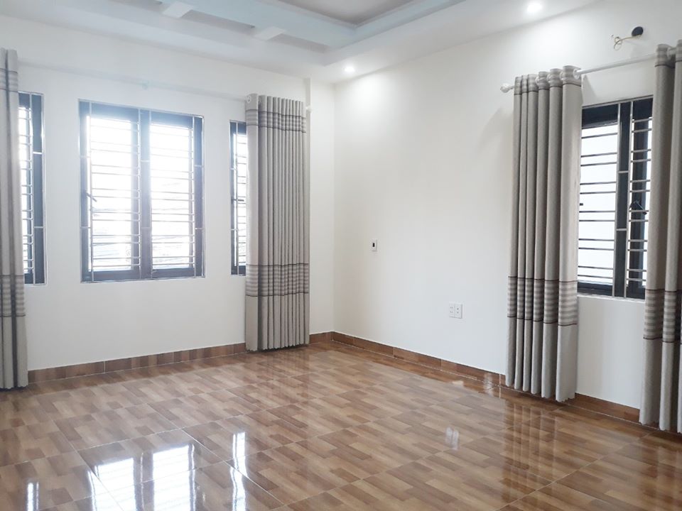 Hình ảnh Nhà đường Khúc Thừa Dụ, nhà cách đường 20m, sân cổng ô tô vào nhà, chỉ 2 tỷ